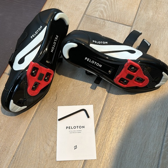 PELOTON Brand (unisex) Cycling Shoes - Like New! Never used! - Picture 3 of 9